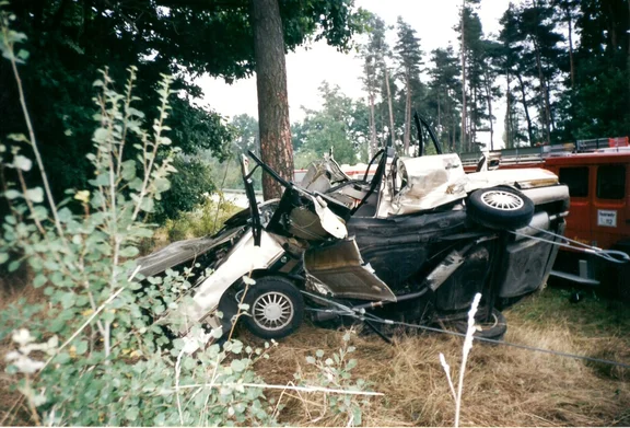 Bild VU B8 an Baum.jpg